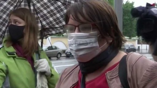 Ruská opoziční politička u soudu