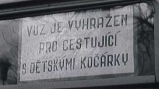 Tramvaj pro cestující s kočárky v Mostě (1964)
