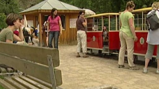 Dětská tramvaj v pražské zoo (2007)