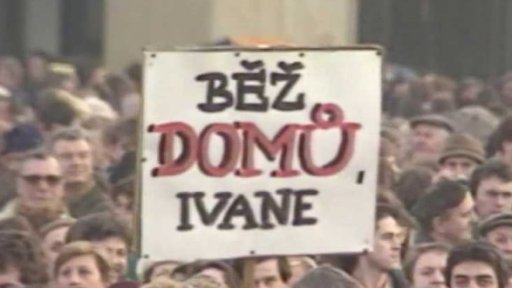 Shromáždění občanů kvůli odchodu sov. vojsk (1990)