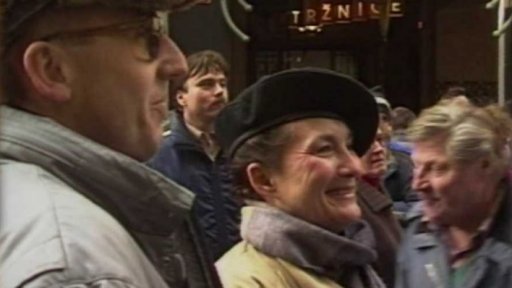 Promítání záznamu projevu M. Jakeše (1990)