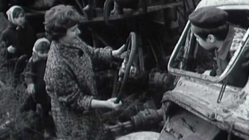 Hrátky se šrotem jako terapie pro děti (1964)