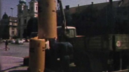 Kontejnery na sklo od královéhradeckého podniku Sběrných surovin (1981)