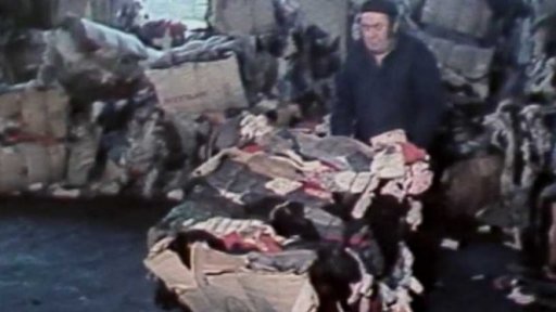 Třídění starého textilu (1984)