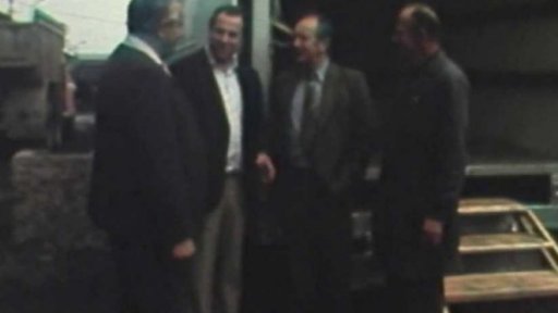 Nový stěhovací vůz vyrobený ze starého autobusu (1981)