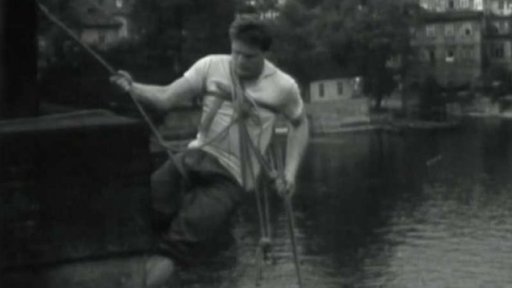 Odstranění starých izolátorů z Karlova mostu (1960)