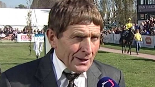 Posedmé triumfující Váňa má už i sochu (2010)