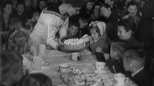 Vojenští brigádníci na kladenském dole a darování výtěžku dětem (1950)