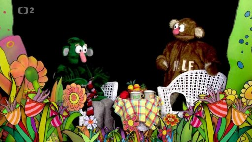 Hele hledá klobouk.