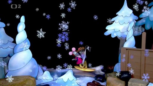 Tryský bruslí na rybníku, Tryskáček ji přepadne jako pirát.