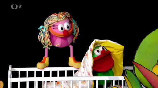 Fámula s Otylkou budí Mufa, který nechce vstávat.