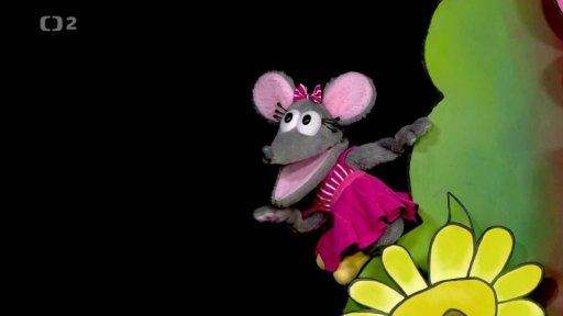 Tryskomyšky přemýšlejí, jak kamarádům říci něco důležitého – a napadne je zapojit všechny z Kouzelného Paloučku.