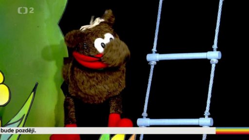 Tryský , Tryskáček a Mufomedvěd pouští dětem ukázku z filmu Mlsné medvědí příběhy a zvou děti do kina.