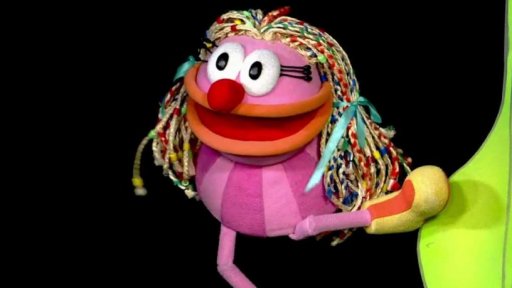 Mufikanti . Filip a Tomáš zpívají píseň J.Suchého a J. Šlitra „Marnivá sestřenice“ , Fámula se pod jejím vlivem zbaví své blond nádhery.