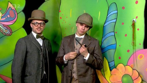 Jů a Hele se také těší na festival filmů pro děti ve Zlíně, nevědí však, kdy bude - někdo jim ukradl kalendář. A hned je tu dvojice Holmes+Watson a pustí se do pátrání.