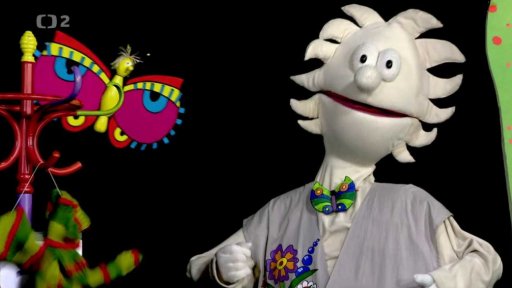 Holmes a Watson chytí loupeživé ponožky při činu - jsou to cvičené Pipovy ponožky na spaní, které nechtějí na léto do šuplíku.