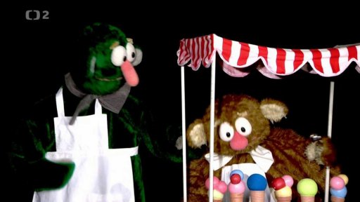 Jů a Hele mají na Den dětí zmrzlinový stánek. Teta Pipeta je přemluví, ať se převléknou za vlka a myslivce.