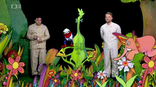 Mufikanti – Filip, Tomáš i Muf, všichni jsou v pyžamu a zpívají „Když jde malý bobr spát“.