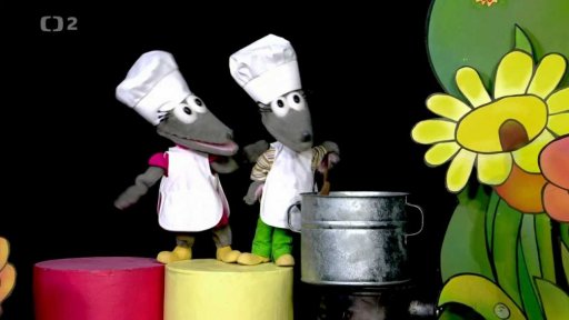 Tryský a Tryskáček vaří sýr. Tryský si pro výrobu sýru tajně uzmula přísadu tety Pipety.