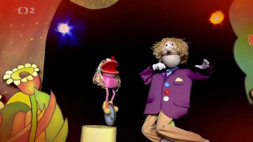 Fámula Hary mají výstup na jednokolech, zpívají píseň „Kola pop music se valí dál“