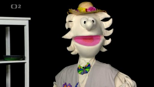 Pip položil štrúdl pro Otylku na létací talíř