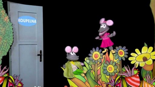 Tryskáček se sprchuje a nechává zbytečně téct vodu. Tryský jej za to plísní – vodou se musí šetřit!