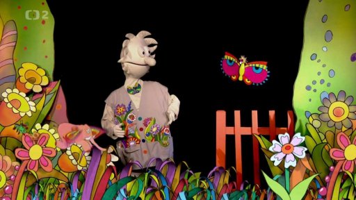 Pip a Otylka se chystají na lampiónový průvod. Otylka lampión neunese, tak jí dá Pip čelovku – a je to!