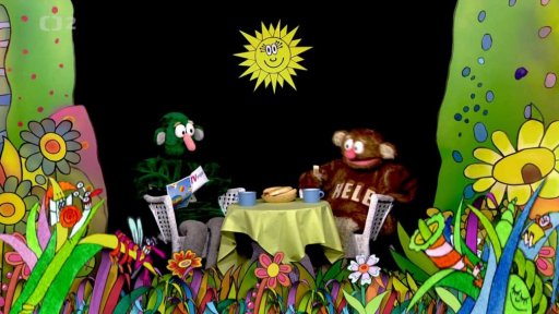 Jů a Hele oznamují dětem, že uvidí pěknou novou paloučkovou pohádku.