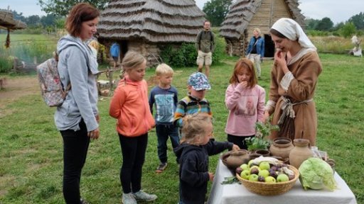 Naši jedli kaši v Zeměráji
