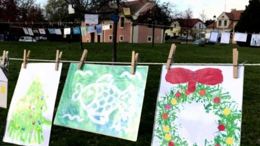 Galerie pod vánočním stromem