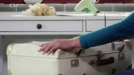 Starý kufr a čtecí koutek