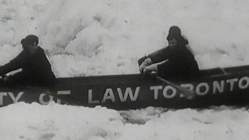 Závod kanoí na zamrzlé řece v Kanadě