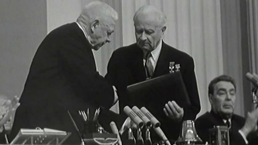 Prezident Ludvík Svoboda vyznamenán Leninovou cenou míru