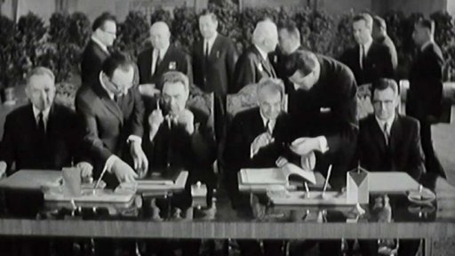 Podepsání smlouvy o přátelství, spolupráci a vzájemné pomoci mezi ČSSR a SSSR