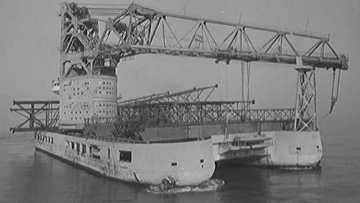 Jeřáb na katamaránu