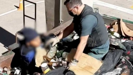 Uprchlíci v kontejnerech s odpadem