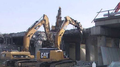 Bourání mostu na Pražském okruhu