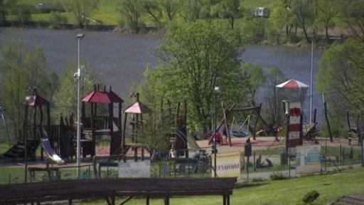 Tropické dny střídají bouřky a deště