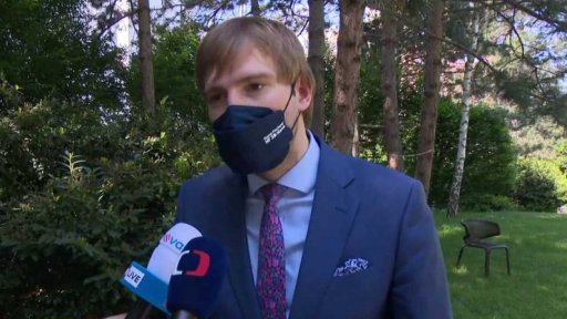 Debaty o tzv. covid pasech