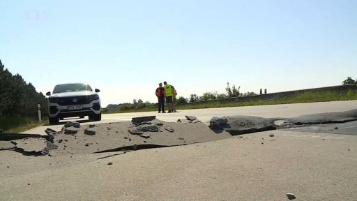 Popraskaná dálnice D35