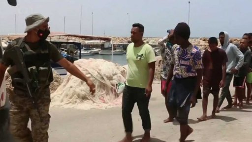 Ztroskotání lodi s uprchlíky u Tuniska