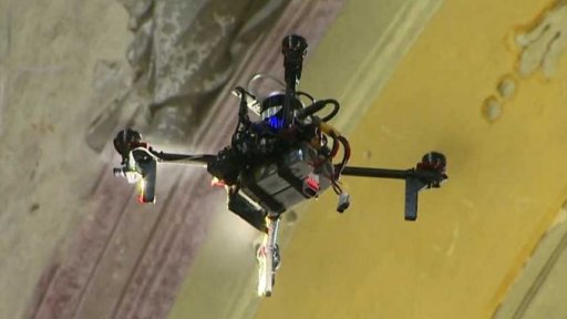 Drony v kupoli kostela