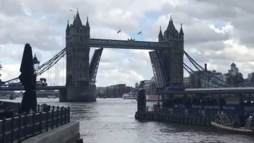 Tower Bridge se zasekl