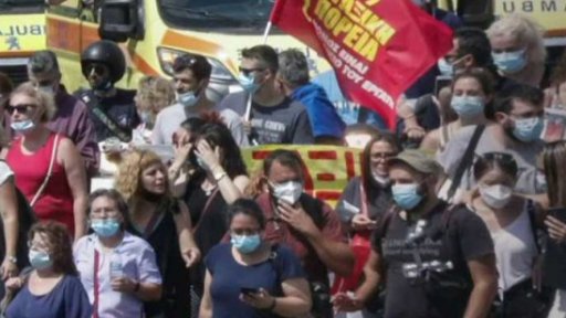 Nedostatek řeckých očkovaných zdravotníků