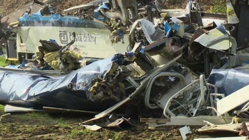 Demolice vlaku poškozeného při nehodě