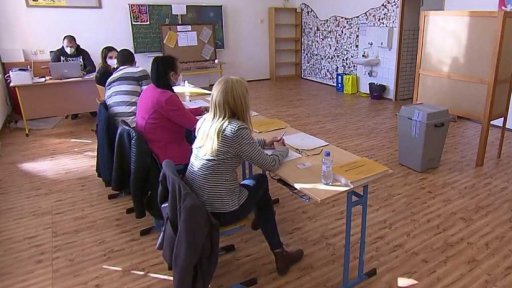 Stížnosti na volby a podezření na uplácení voličů