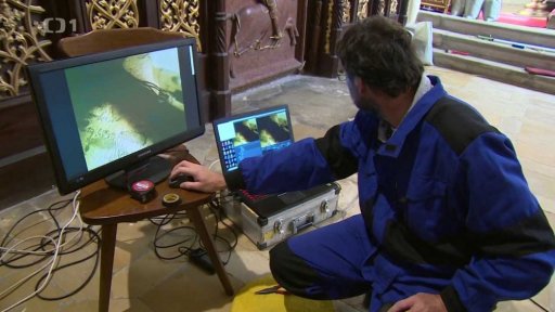 Zkoumání hrobky Rožmberků