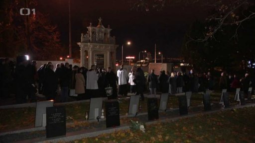 Ostatky G. J. Mendela uloženy zpět do hrobky