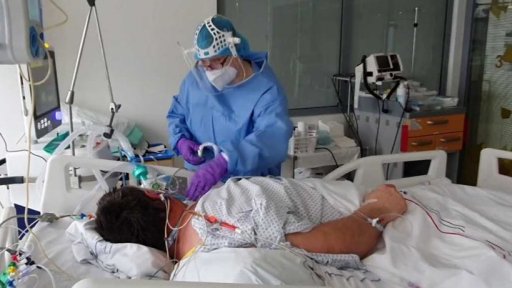 Přibývá hospitalizovaných s koronavirem