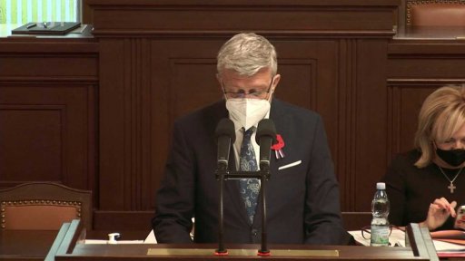 Dlouhé jednání sněmovny